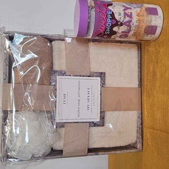 Adrienne Vittadini 3 PC Spa Set ~ Cream NIB W/Bath Salts - Picture 1 of 7